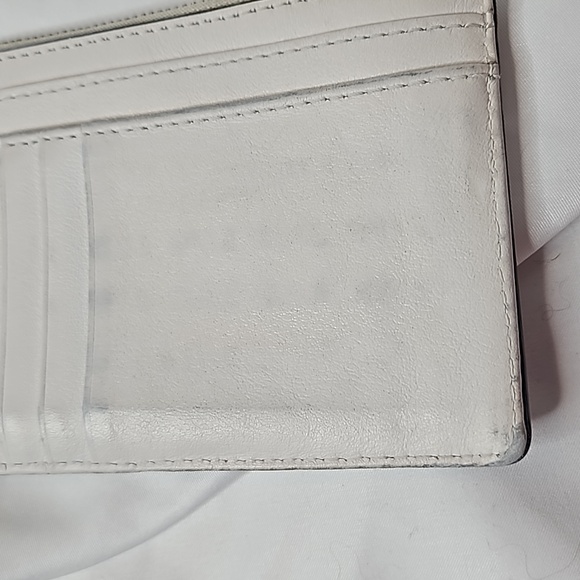 Micheal Kors white&metallic Silver Zippy card case long wallet - Picture 4 of 8